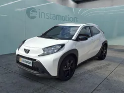 Weiß Gebraucht 2024 Toyota Aygo Kleinwagen | 17.499 € (Etwas zu teuer)