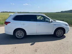 Weiß Gebraucht 2020 Mitsubishi Outlander P-HEV Spirit+ SUV | 19.500 € (Guter Preis)