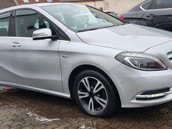 Silber Gebraucht 2012 Mercedes B180 Van / Kleinbus | 5.980 € (Fairer Preis)
