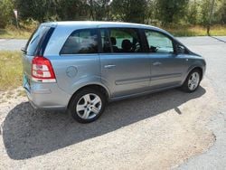 Grau Gebraucht 2010 Opel Zafira Edition Van / Kleinbus | 5.700 € (Teuer)
