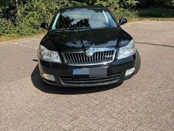 Schwarz Gebraucht 2009 Skoda Octavia Kombi | 3.500 € (Fairer Preis)