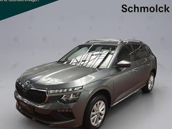Graphitegrau metallic Gebraucht 2024 Skoda Kamiq Selection SUV | 22.490 € (Guter Preis)