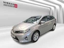 New medium silver Gebraucht 2014 Toyota Auris Life+ Kombi | 10.890 € (Fairer Preis)