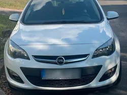 Weiß Gebraucht 2015 Opel Astra Kombi | 4.150 € (Etwas zu teuer)