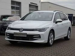 Weiß Gebraucht 2024 VW Golf VIII Life Kombi | 29.900 € (Etwas zu teuer)
