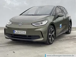 Dark olivine green metallic Gebraucht 2024 VW ID.3 Pro Kleinwagen | 36.490 € (Etwas zu teuer)