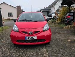 Rot Gebraucht 2006 Toyota Aygo Kleinwagen | 2.899 € (Fairer Preis)