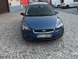 Blau Gebraucht 2005 Ford Focus Limousine | 1.100 €