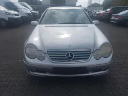 Silber Gebraucht 2002 Mercedes C180 | 1.500 €