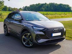 Grau Gebraucht 2021 Audi Q4 e-tron Ambiente SUV | 23.700 € (Guter Preis)