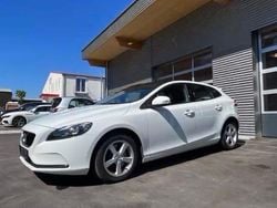 Weiß Gebraucht 2018 Volvo V40 Kinetic Limousine | 12.000 € (Fairer Preis)