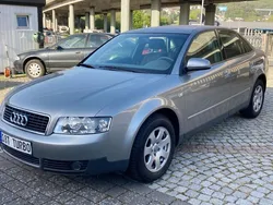 Grau Gebraucht 2001 Audi A4 Limousine | 7.490 €