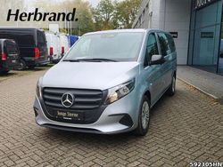 Silber Gebraucht 2024 Mercedes Vito Van / Kleinbus | 50.563 €