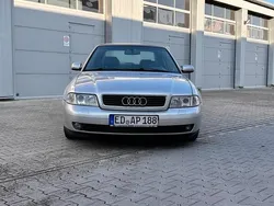 Silber Gebraucht 2000 Audi A4 Limousine | 800 € (Superpreis)