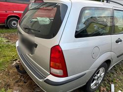 Silber Gebraucht 2004 Ford Focus Kombi | 2.900 €