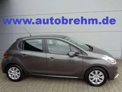 Grau metallic Gebraucht 2017 Peugeot 208 Active Kleinwagen | 9.900 € (Teuer)