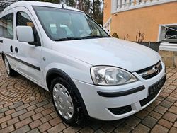 Weiß Gebraucht 2007 Opel Combo Kombi | 3.490 € (Etwas zu teuer)
