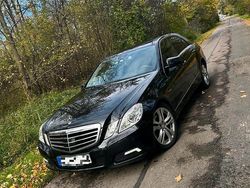 Schwarz Gebraucht 2009 Mercedes E220 Avantgarde Limousine | 8.600 € (Etwas zu teuer)