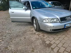 Silber Gebraucht 1999 Audi A4 Limousine | 3.000 €
