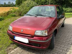 Rot Gebraucht 1995 Renault Clio Kleinwagen | 1.200 €