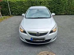 Silber Gebraucht 2010 Opel Astra Edition Limousine | 2.900 € (Guter Preis)