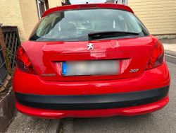 Rot Gebraucht 2007 Peugeot 207 Kleinwagen | 2.100 € (Etwas zu teuer)