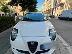 Weiß Gebraucht 2009 Alfa Romeo MiTo Distinctive Kleinwagen | 2.900 €