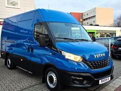 Blau Gebraucht 2021 Iveco Daily Van / Kleinbus | 14.999 € (Fairer Preis)