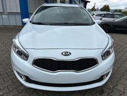 Weiß Gebraucht 2014 Kia Ceed Sportswagon FIFA World Cup Edition Kombi | 8.499 € (Fairer Preis)