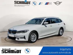 Alpinweiß uni Gebraucht 2021 BMW 320 Luxury Line Kombi | 24.190 € (Guter Preis)