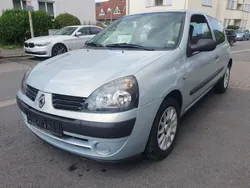 Silber Gebraucht 2004 Renault Clio II Authentique Limousine | 2.990 € (Fairer Preis)