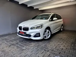 Weiß Gebraucht 2018 BMW 220 Gran Tourer M Sport Van / Kleinbus | 25.990 € (Teuer)