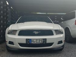 Weiß Gebraucht 2010 Ford Mustang Coupé | 15.400 €