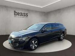 Grenadillschwarz metallic Gebraucht 2024 VW Passat Elegance Kombi | 35.200 € (Fairer Preis)