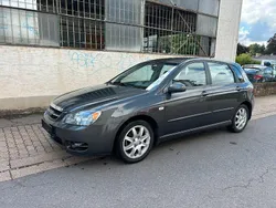 Grau Gebraucht 2005 Kia Cerato EX Kombi | 1.800 € (Fairer Preis)
