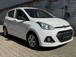 Weiß Gebraucht 2015 Hyundai i10 Classic Kleinwagen | 6.750 € (Fairer Preis)