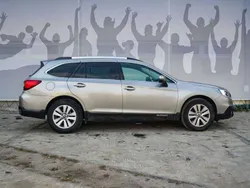 Grau Gebraucht 2015 Subaru Outback Comfort SUV | 11.800 € (Teuer)