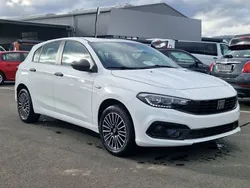Weiss Gebraucht 2024 Fiat Tipo Cross Kleinwagen | 23.649 € (Etwas zu teuer)