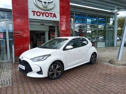 Weiß Neu 2025 Toyota Yaris Hybrid Limousine | 27.590 € (Fairer Preis)