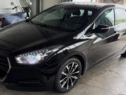 Schwarz Gebraucht 2018 Hyundai i40 Premium Kombi | 17.400 € (Fairer Preis)