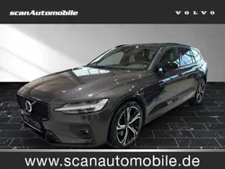 Platinum grey / (grau) Gebraucht 2023 Volvo V60 Plus Kombi | 33.990 € (Etwas zu teuer)