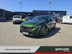 Grün Neu 2025 Peugeot 308 Allure Limousine | 26.990 € (Etwas zu teuer)
