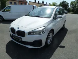 Weiß Gebraucht 2021 BMW 218 Gran Tourer Advantage Van / Kleinbus | 13.990 € (Superpreis)
