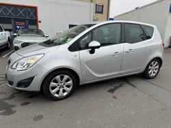 Silber Gebraucht 2011 Opel Meriva Design Edition Van / Kleinbus | 5.599 € (Etwas zu teuer)