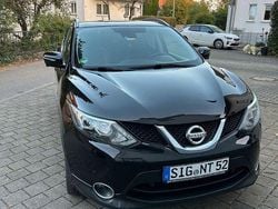 Schwarz Gebraucht 2015 Nissan Qashqai Tekna SUV | 10.400 € (Fairer Preis)