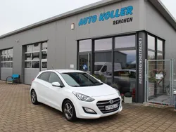 Weiß Gebraucht 2016 Hyundai i30 Passion Limousine | 12.500 € (Etwas zu teuer)