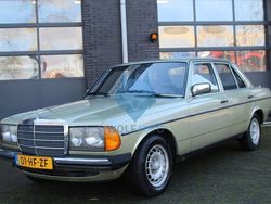 Grün Gebraucht 1983 Mercedes E230 Limousine | 10.400 €