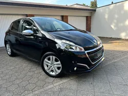 Schwarz Gebraucht 2018 Peugeot 208 Style Kleinwagen | 7.750 € (Fairer Preis)