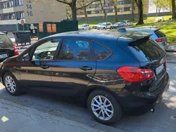 Schwarz Gebraucht 2015 BMW 218 Active Tourer Sport Line Van / Kleinbus | 8.500 € (Fairer Preis)
