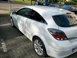 Weiß Gebraucht 2009 Opel Astra GTC Coupé | 1.900 € (Fairer Preis)